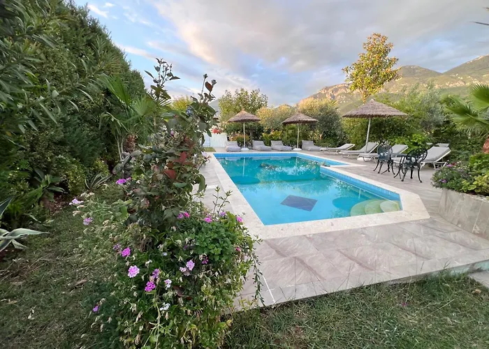 Luxury - Dar Al Shams 01 Βίλα Τίρανα